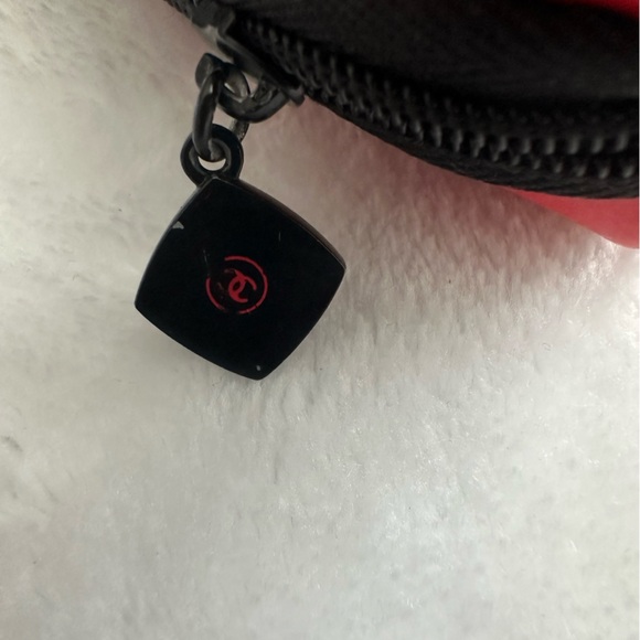 CHANEL Glossy Red small Makeup Bag - Picture 5 of 6